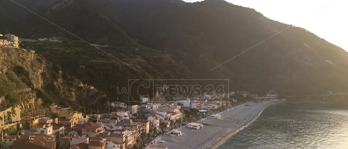 Scilla, dal borgo di Chianalea al castello Ruffo che domina lo Stretto: il fascino della regina della Costa viola