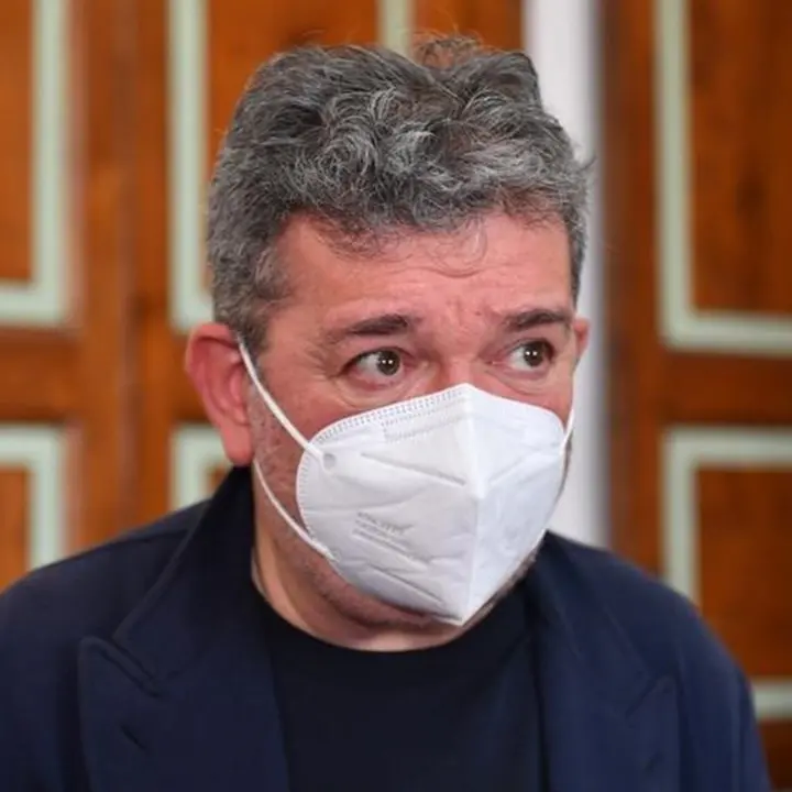 Spirlì: «Attivi 57 incendi, lavoriamo per fermare l’emergenza. Poi cercheremo i responsabili»