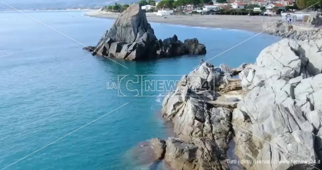 Un’estate tra cultura e relax: il fascino senza tempo delle spiagge della Costa degli Aranci