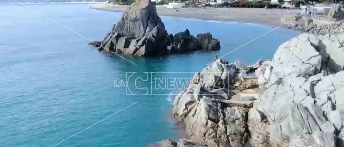 Un’estate tra cultura e relax: il fascino senza tempo delle spiagge della Costa degli Aranci