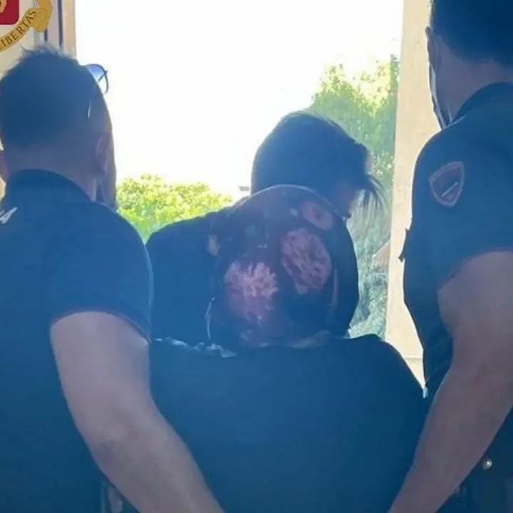 Reggio Calabria, salvata coppia di anziani rimasta intrappolata in casa tra le fiamme