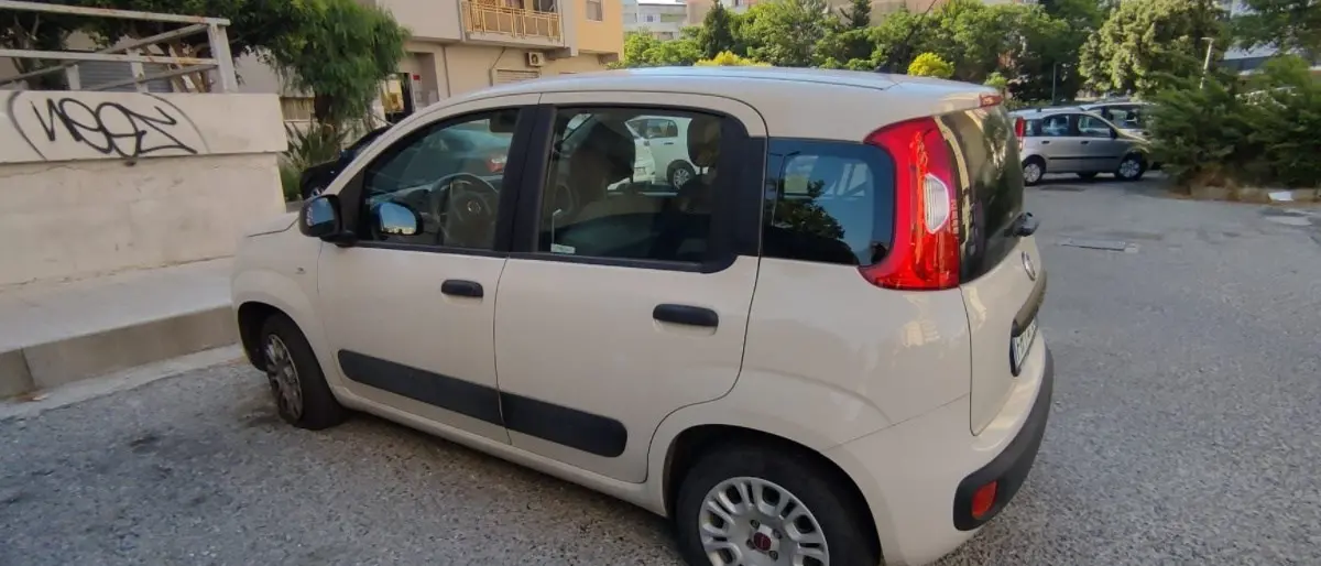 Crotone, gomme tagliate a due auto: non era un’intimidazione a un giornalista