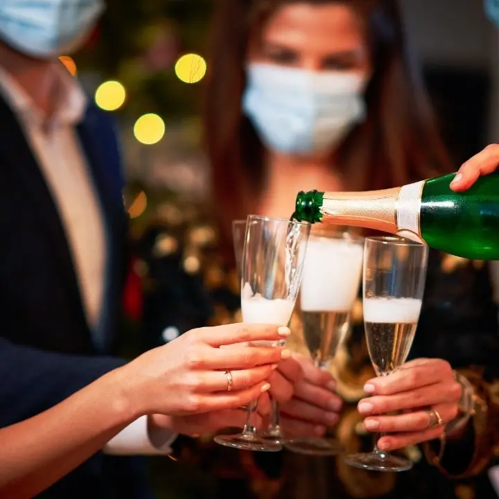 Allarme nel Vibonese, focolaio Covid dopo un matrimonio e un compleanno