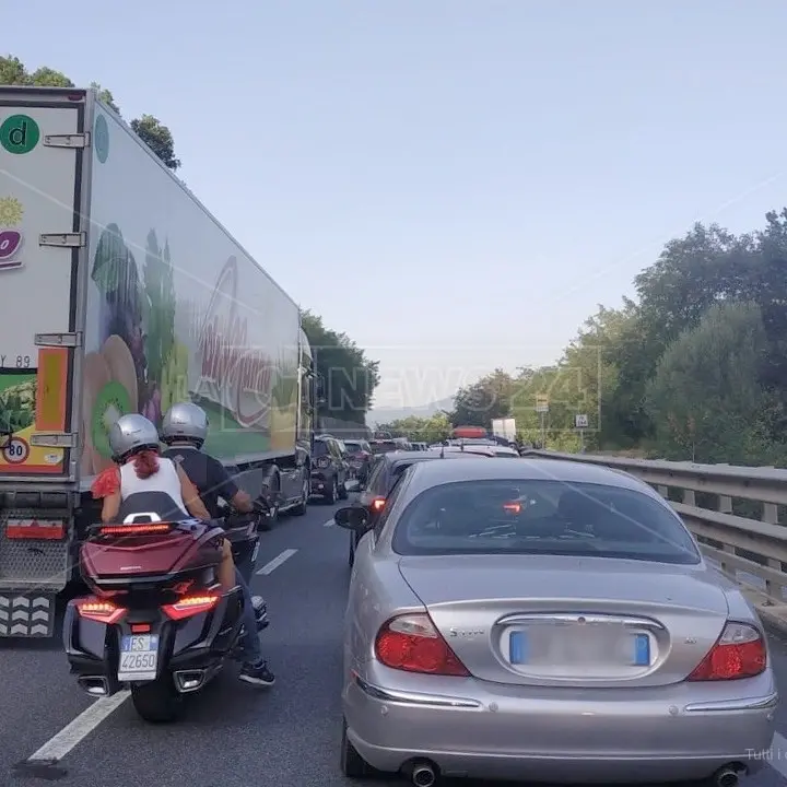 Incidente sull’A2 nel Cosentino: traffico bloccato e un ferito trasportato in ospedale