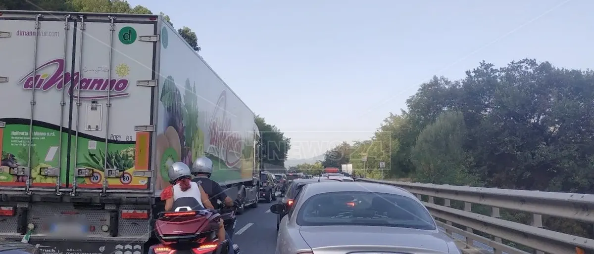 Incidente sull’A2 nel Cosentino: traffico bloccato e un ferito trasportato in ospedale