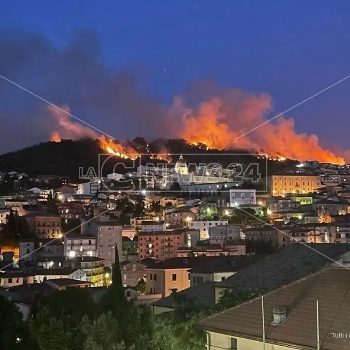 Incendi, Legambiente: «Calabria senza prevenzione e commissariata anche in questo settore»