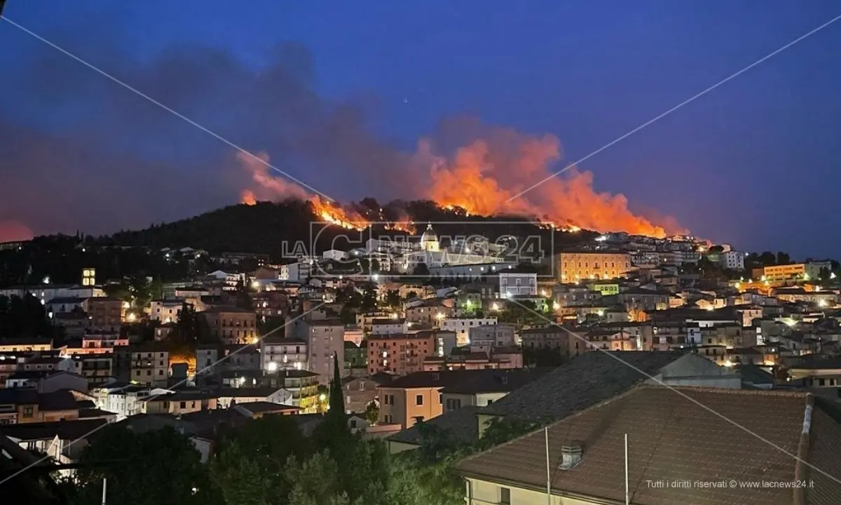 Incendi, Legambiente: «Calabria senza prevenzione e commissariata anche in questo settore»