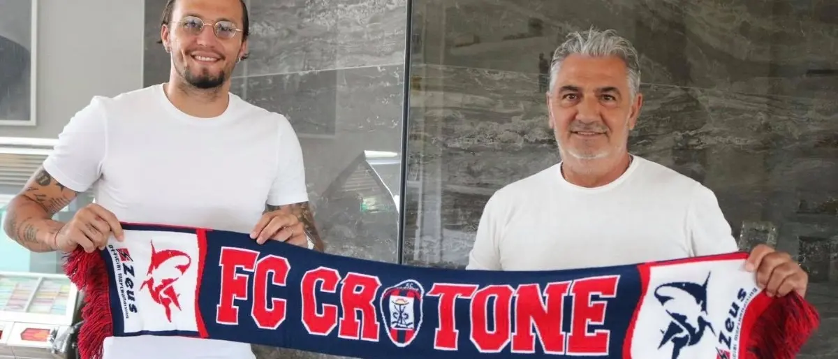 Calciomercato Crotone, un treno sulla fascia per i pitagorici: ecco l’ufficialità di Mogos