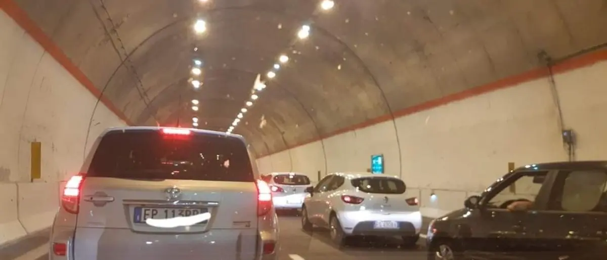 Villa San Giovanni, anche oggi code agli imbarchi per la Sicilia: oltre tre ore di attesa