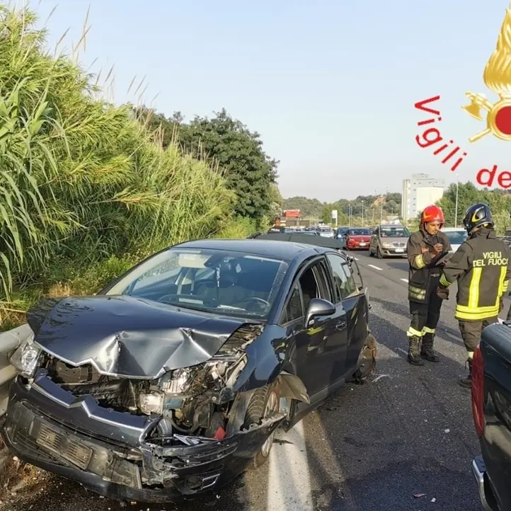 Incidente sulla strada dei due mari, coinvolte tre auto: c’è un ferito