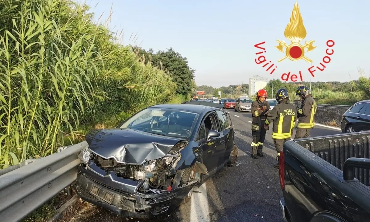 Incidente sulla strada dei due mari, coinvolte tre auto: c’è un ferito