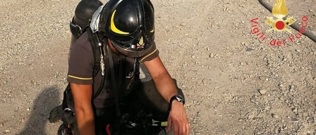 Pompieri calabresi stremati dall’emergenza incendi, in arrivo rinforzi da altre regioni d’Italia