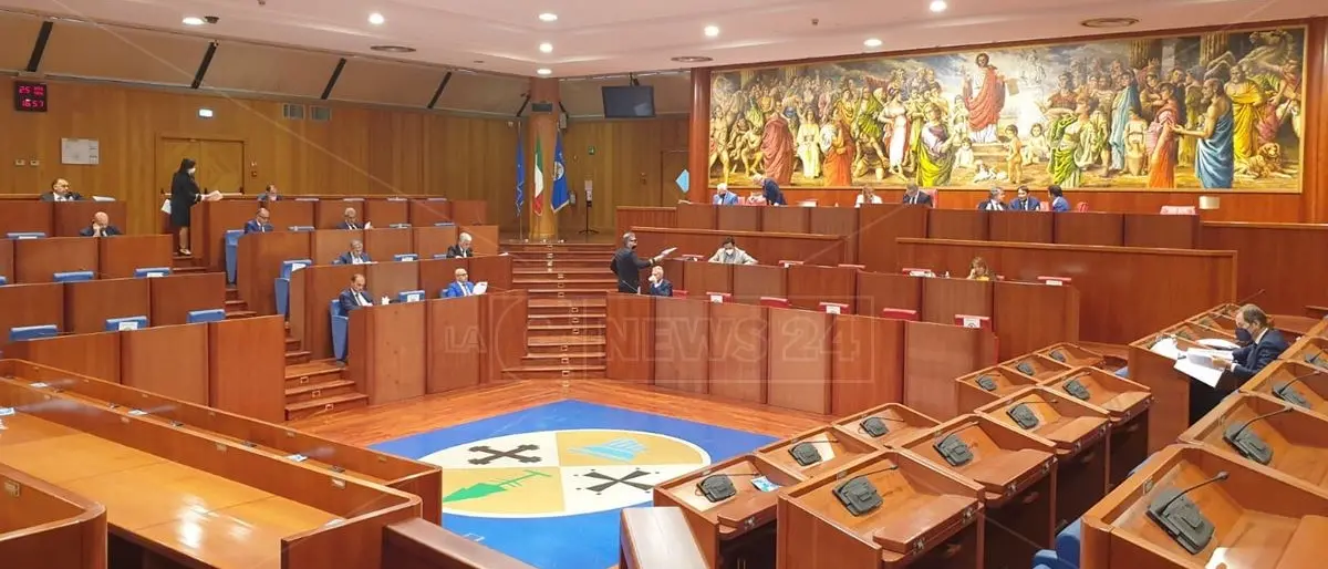 Consiglio regionale Calabria, in corso l’ultima seduta della Legislatura: tanti i punti all’ordine del giorno