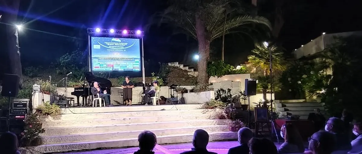 Musica e poesia, successo per il tradizionale evento estivo nel parco delle Terme di Caronte