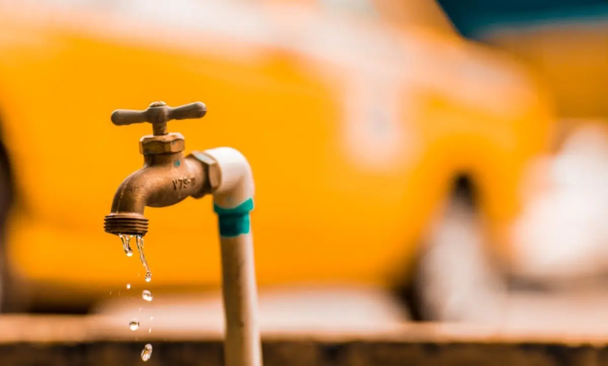 Lamezia, quartiere senza acqua e fogne a cielo aperto: cittadini sul piede di guerra