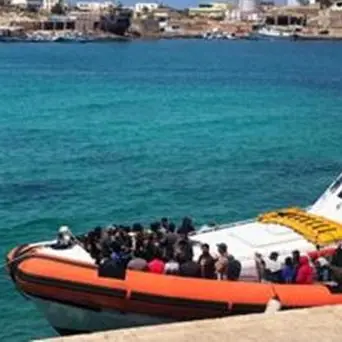 Migranti, nuovo sbarco nel Reggino: 29 persone salvate dalla Capitaneria di porto