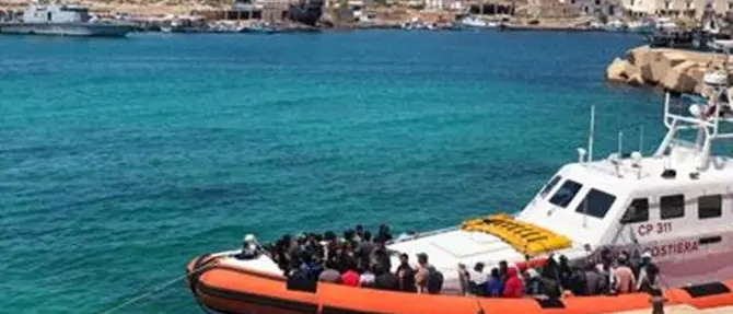 Migranti, nuovo sbarco nel Reggino: 29 persone salvate dalla Capitaneria di porto
