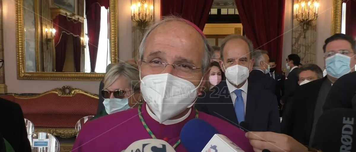 Incendi, l’arcivescovo di Reggio Calabria-Bova: «Ferma condanna per i responsabili»