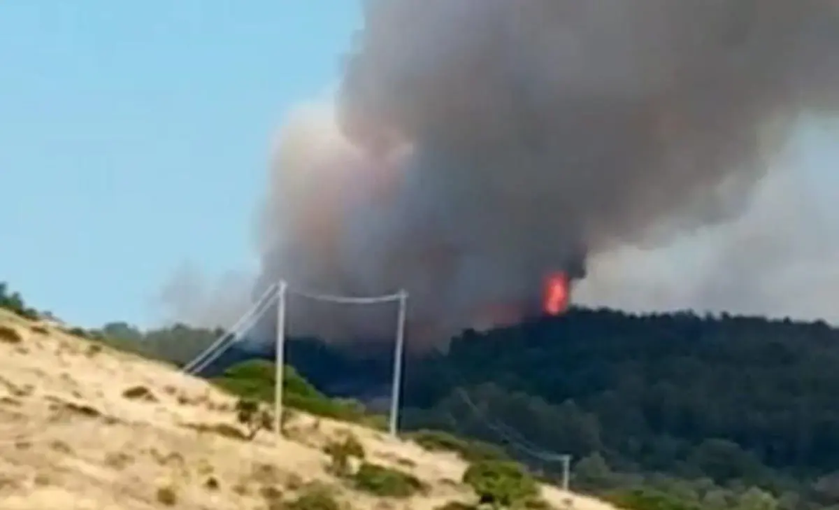 Incendi, brucia la montagna di Oriolo ma nessuno è ancora intervenuto