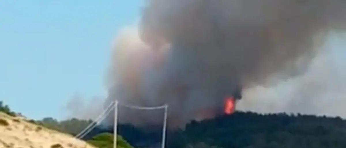 Incendi, brucia la montagna di Oriolo ma nessuno è ancora intervenuto