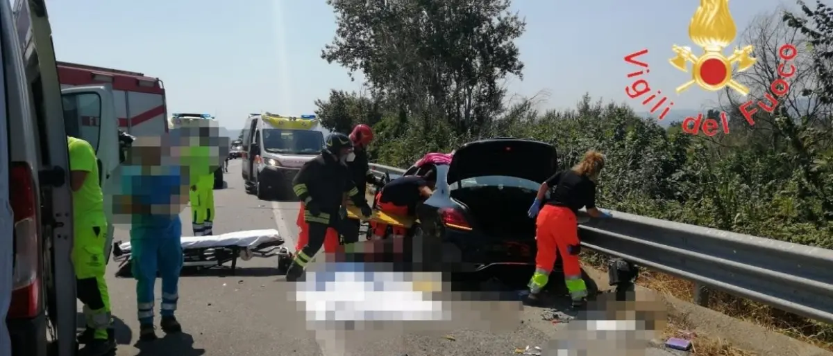 Incidente a Sibari di Cassano, tragedia immensa: sono tutte ventenni le tre vittime di Castrovillari