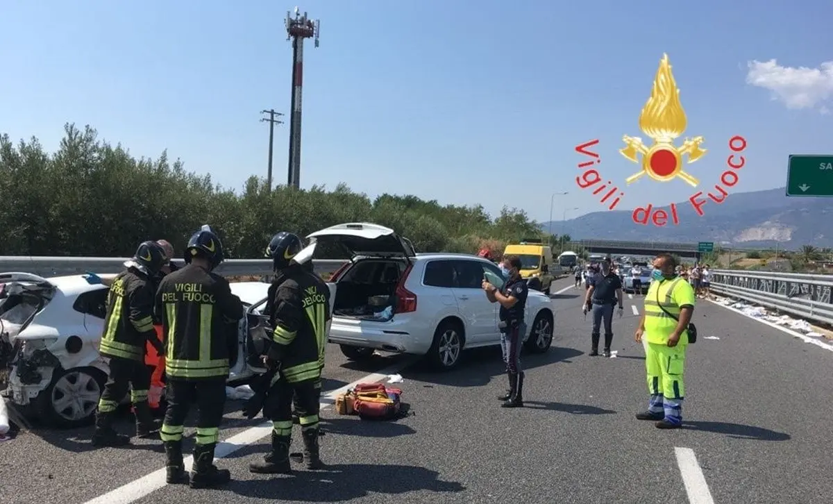 Incidente sull’autostrada tra Lamezia e Pizzo: due persone ferite, una in modo grave