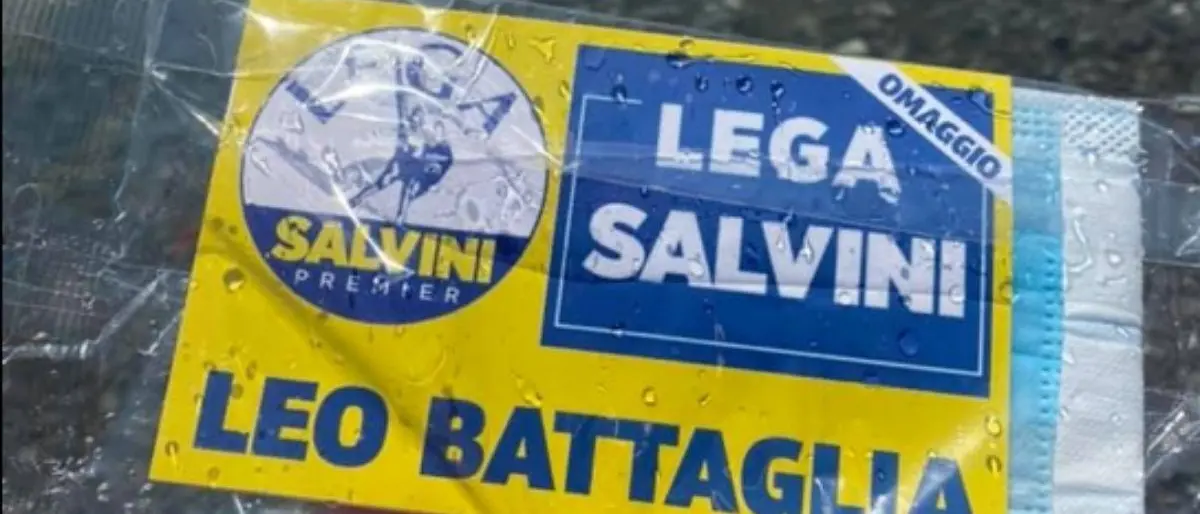 Dall’elicottero santini elettorali e mascherine in mare: l’inquinante trovata di un leghista cosentino
