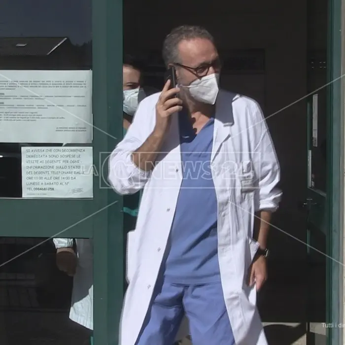 Cosenza, anziana abbandonata in pronto soccorso: la replica dell’Azienda Ospedaliera