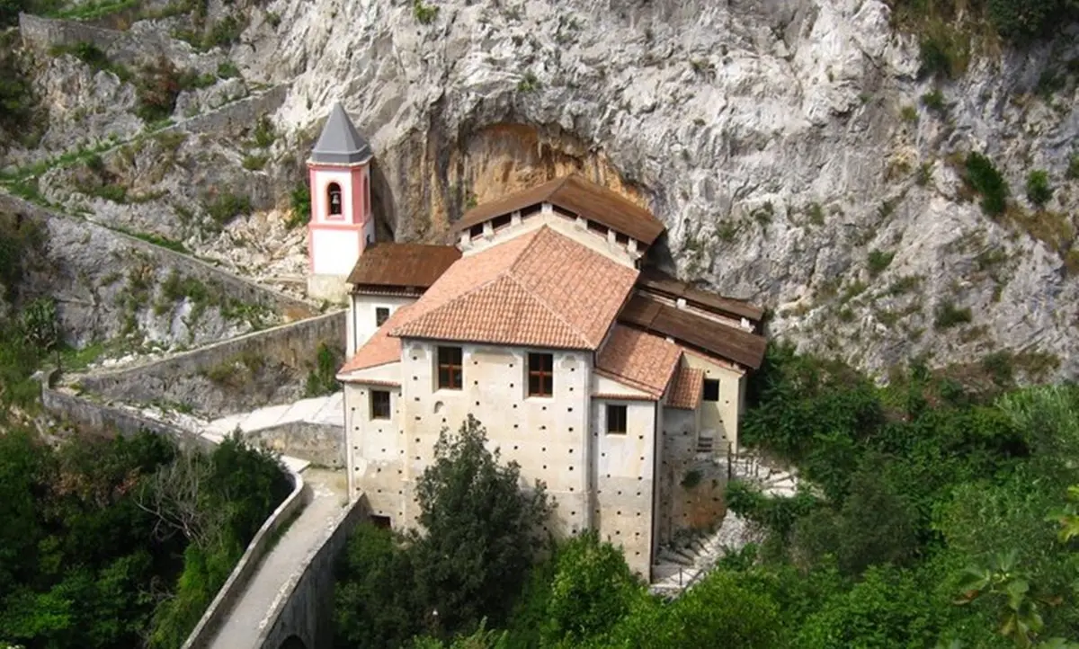 Papasidero, il fascino del Santuario della Madonna di Costantinopoli