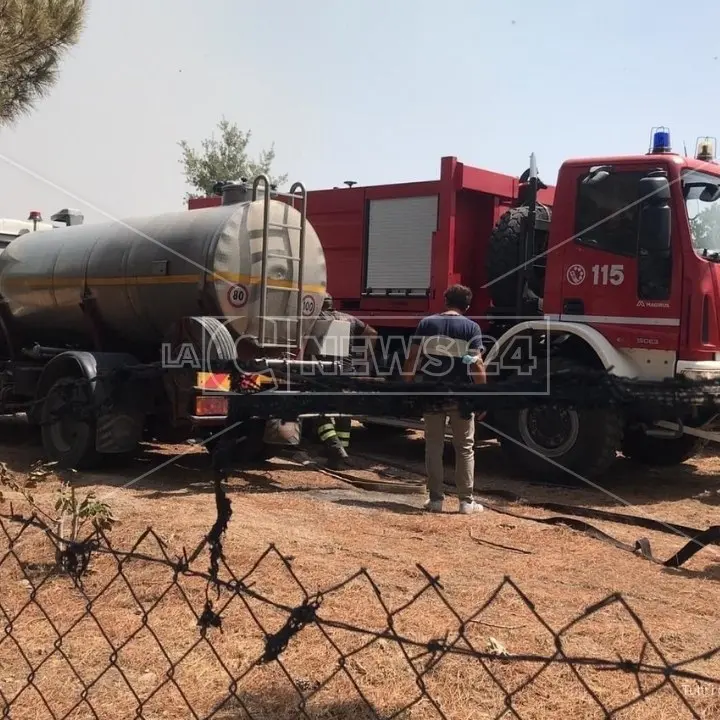 Emergenza incendi, in fiamme anche la montagna di Corigliano Rossano