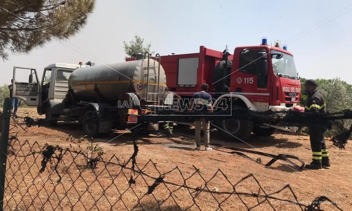 Emergenza incendi, in fiamme anche la montagna di Corigliano Rossano