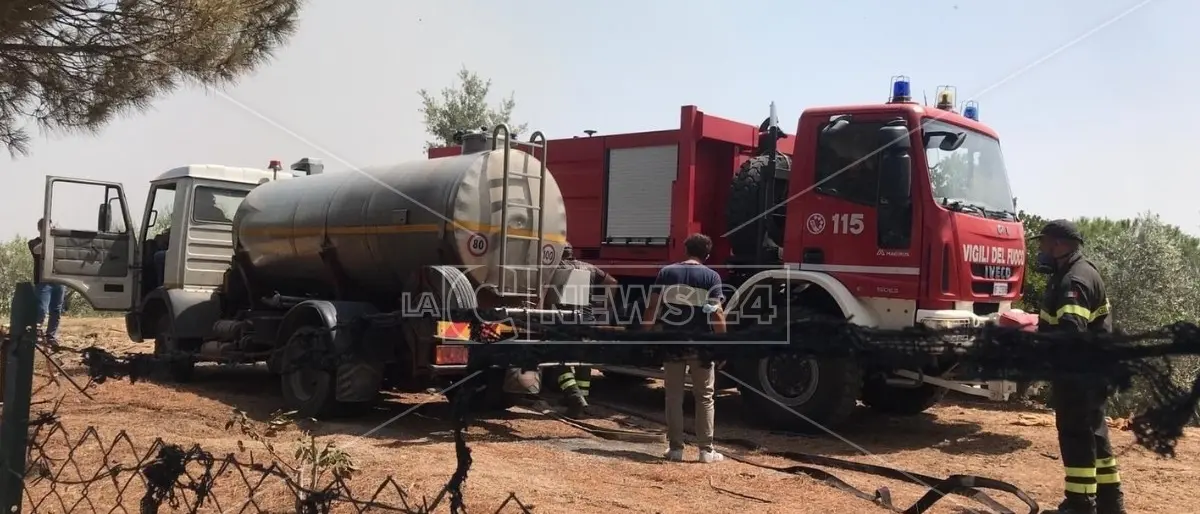 Emergenza incendi, in fiamme anche la montagna di Corigliano Rossano