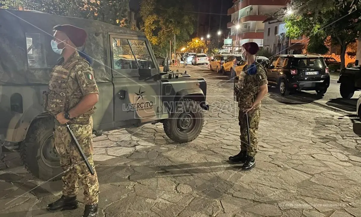 Covid, stretta sulla movida nel Tirreno cosentino: in campo anche l’Esercito