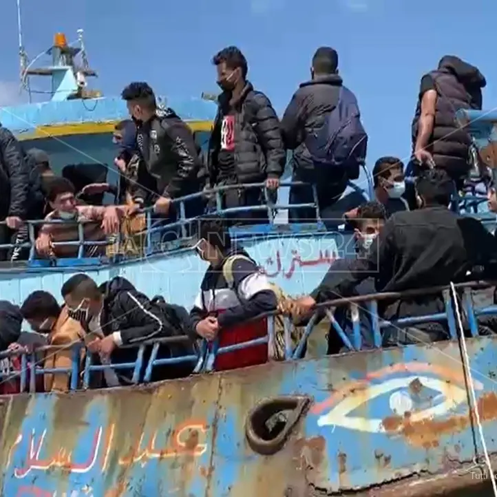 Sbarco di 76 migranti nella Locride: arrestato il presunto scafista