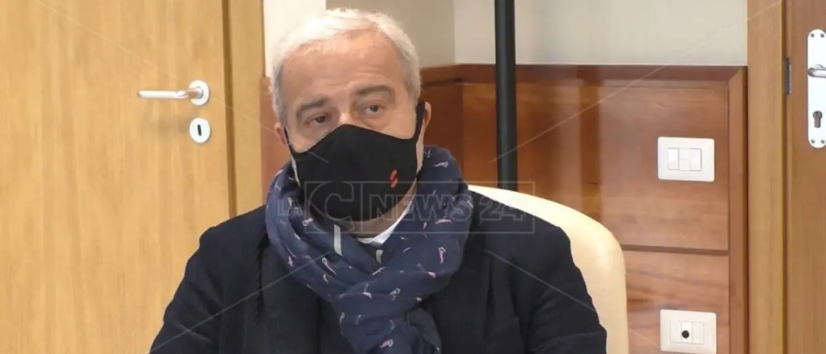 Vaccini anti-Covid, black out di Ferragosto: centri chiusi e il commissario Longo chiede il conto