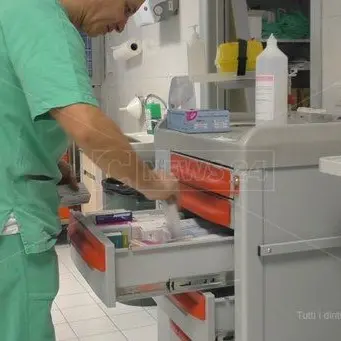 Ospedale Cosenza, la protesta degli infermieri: «Da eroi a carne da macello, nessuno ci ascolta»