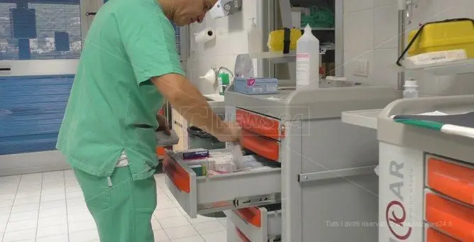 Ospedale Cosenza, la protesta degli infermieri: «Da eroi a carne da macello, nessuno ci ascolta»