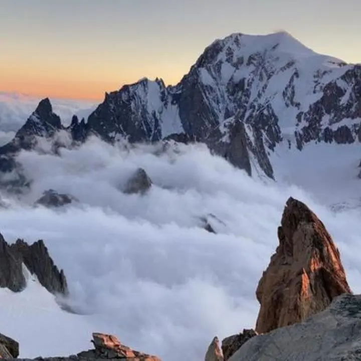 Alpinista precipita nel vuoto, tragedia sul Monte Bianco