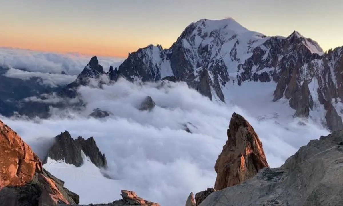 Monte Bianco, sopravvive dopo una caduta da 30 metri: «Pensavo a mia moglie e al mio cane»