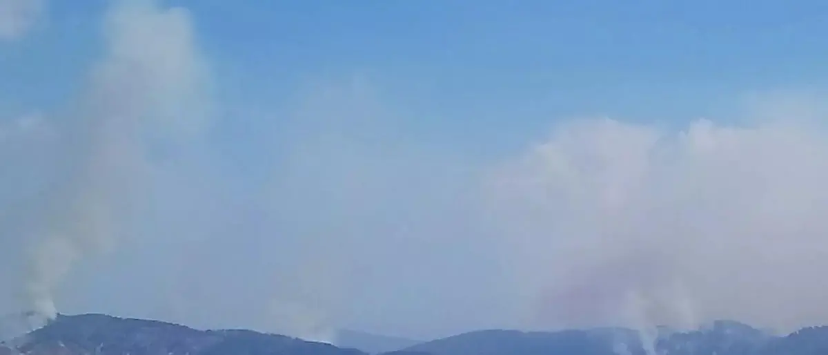 Incendi, l’Aspromonte brucia ancora: chiuse strade e sentieri per la diga del Menta e le cascate di Maesano