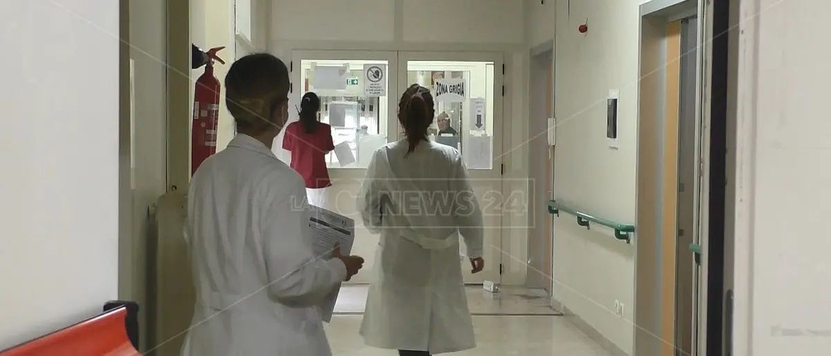 Sanitari no vax, giro di vite nelle aziende calabresi: in 8 sospesi a Catanzaro