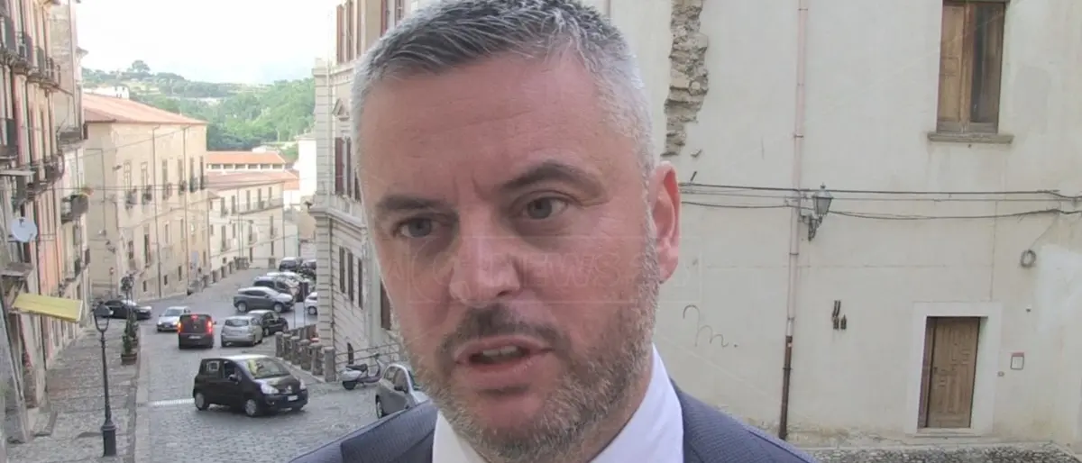 Comunali Cosenza, l’ex parlamentare Mancini: «I proconsoli del Pd hanno disarticolato il centrosinistra»