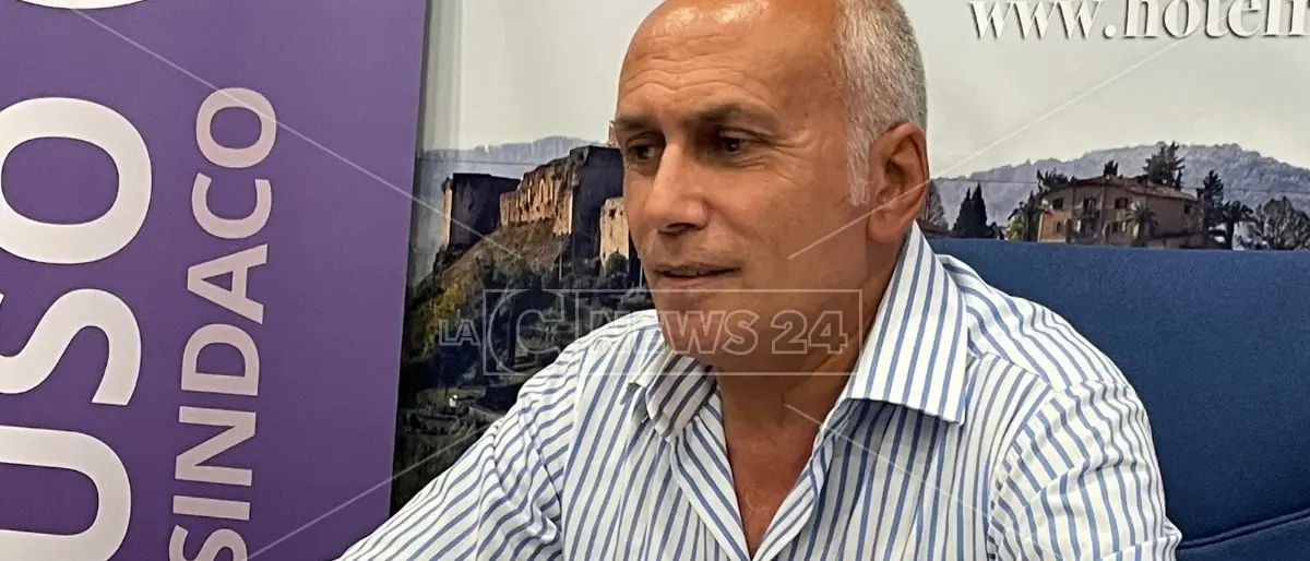 Comunali Cosenza, Franz Caruso chiama a raccolta i delusi dalla politica: «C’è bisogno di tutti»