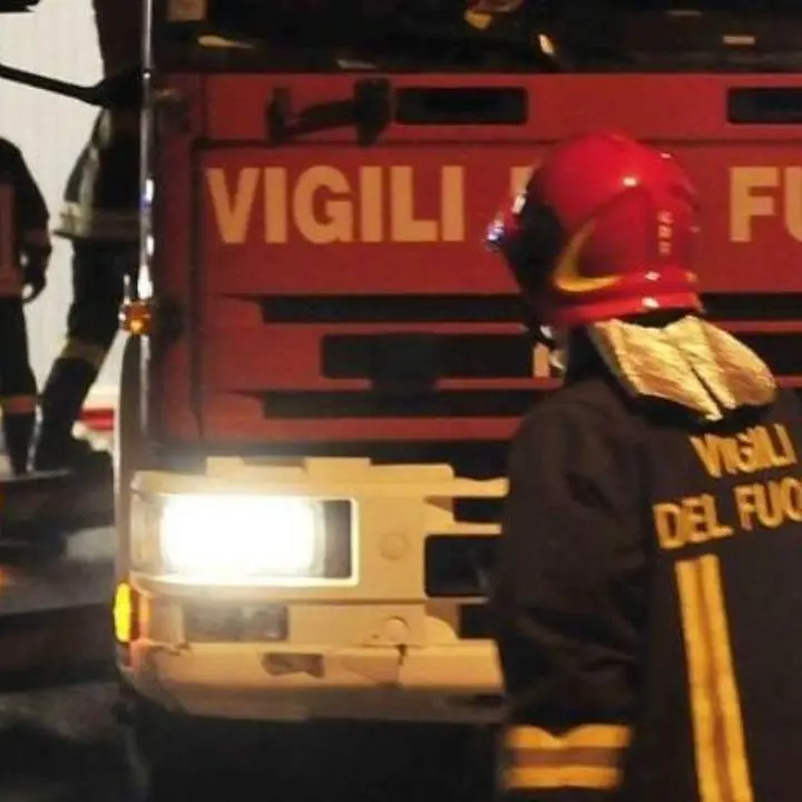 Catanzaro, minaccia di lanciarsi dal terrazzo: salvato dai Vigili del fuoco