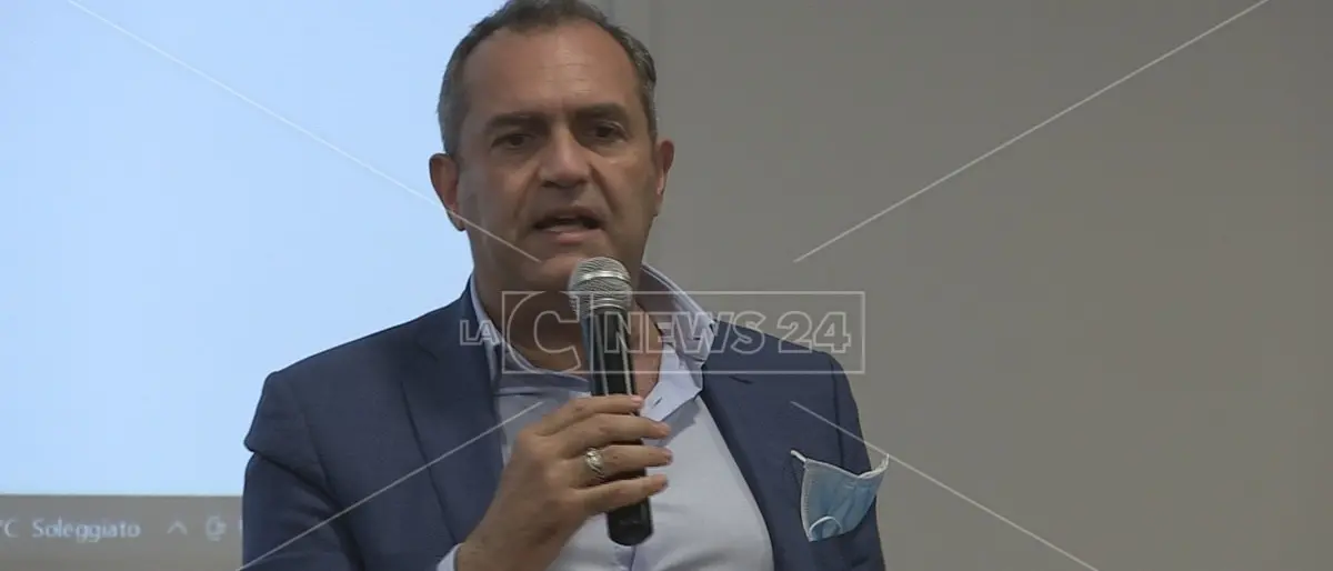 Regionali, De Magistris: «Equità territoriale lascia la coalizione ma parte del Movimento è con me»