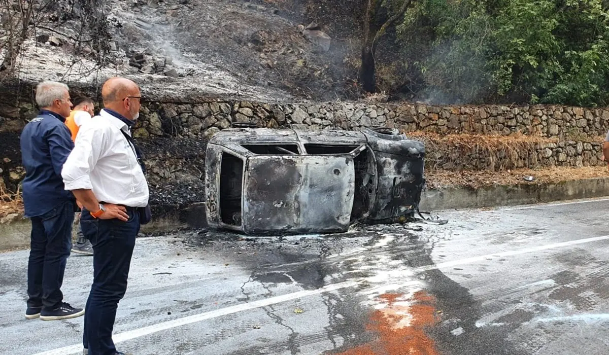 Incidente alla cronoscalata di Luzzi: auto in fiamme ma nessuna conseguenza per il pilota