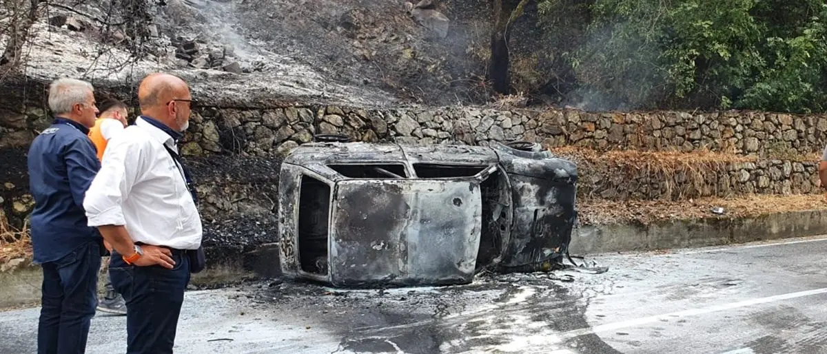 Incidente alla cronoscalata di Luzzi: auto in fiamme ma nessuna conseguenza per il pilota