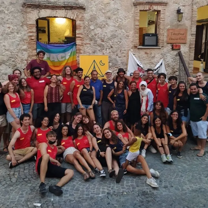 A Riace inaugurato il forno sociale dei popoli: così il pane costruisce comunità