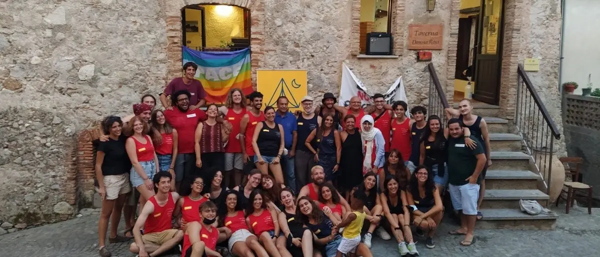 A Riace inaugurato il forno sociale dei popoli: così il pane costruisce comunità