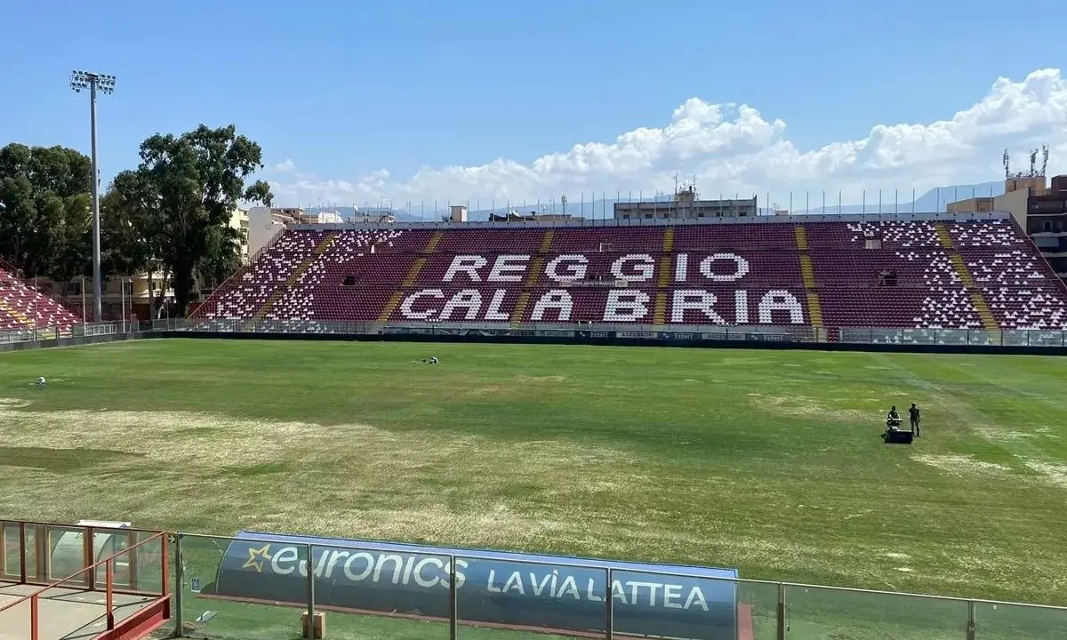 Serie B, sfuma il rischio rinvio per Reggina-Monza: prato horror ma la partita si gioca